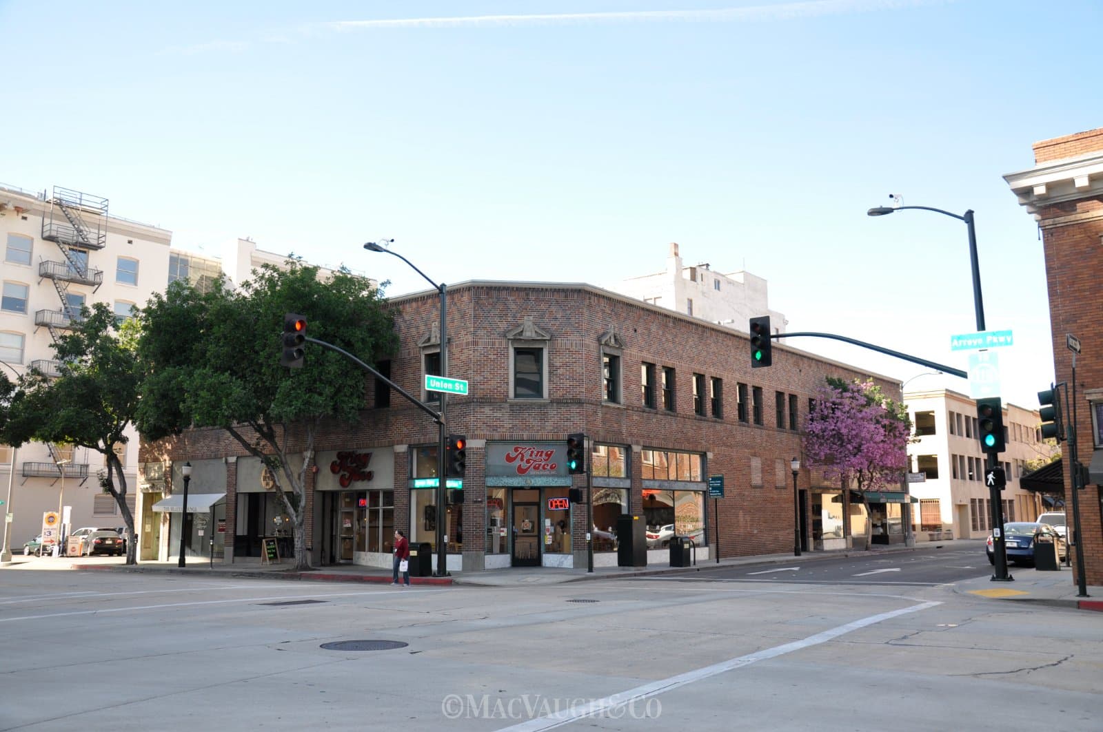 Building at 35 N Arroyo Parkway, Pasadena, CA 91103