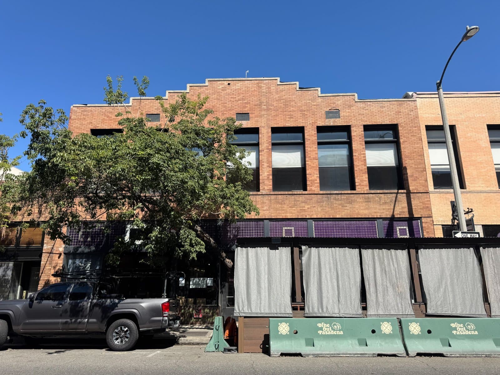 Building at 35 E Union St