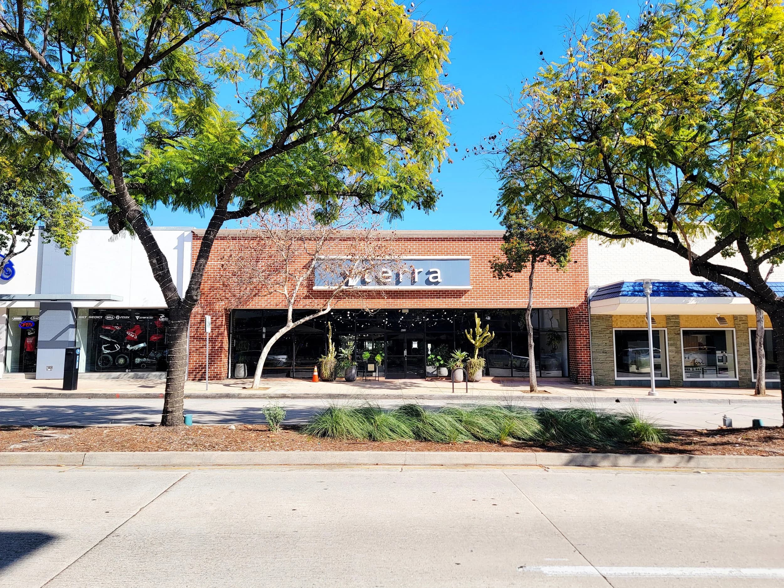 Building at 422 S Lake Ave